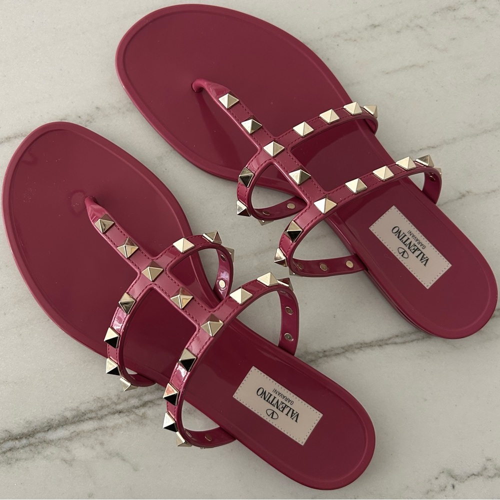 Valentino Garavani Fuchsia Rockstud Patent Slide Sandals